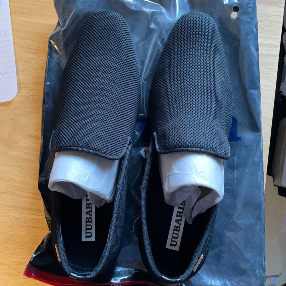 Men’s black loafers, size 11